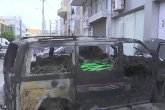 Μυστήριο με καμένο αυτοκίνητο στο Περιστέρι: Ψάχνουν ενδείξεις εμπρησμού [βίντεο]