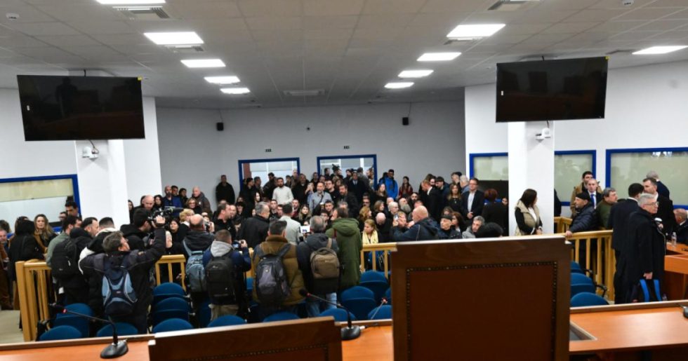 Δίκη για τα Τέμπη: Ο Άρειος Πάγος είδε «αγανακτισμένους δήθεν πολίτες» στην αίθουσα, αντί για τις εικόνες ντροπής