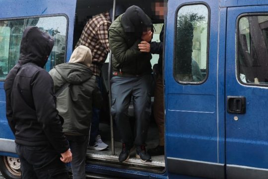 Κύκλωμα απάτης σε βάρος του ΕΦΚΑ: Στη φυλακή δύο λογιστές, ένας διαφημιστής και ο αδερφός παίκτη ριάλιτι