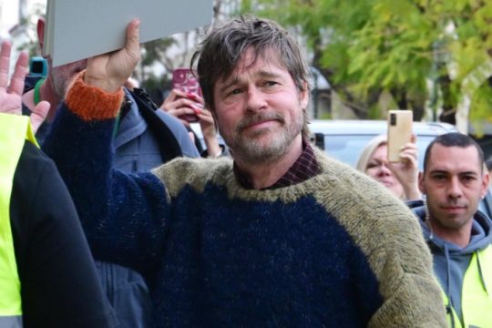 Ο Μπραντ Πιτ στο δημαρχείο Αθηνών: «Hello guys» [εικόνες - βίντεο]