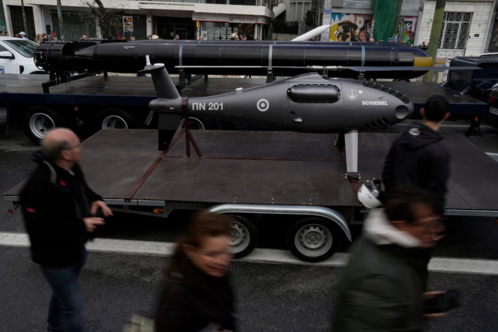 Με τα νέα οπλικά συστήματα η μεγάλη παρέλαση για την 25η Μαρτίου στο κέντρο της Αθήνας [εικόνες – βίντεο]