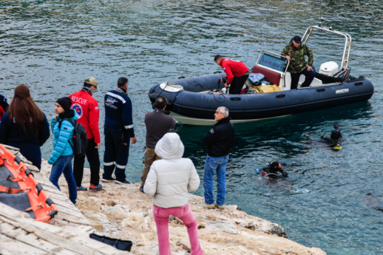 «Το ρεύμα τον ρούφηξε, προσπαθούσε 40 λεπτά να σωθεί» - Ο φίλος του δύτη περιγράφει όσα έγιναν στο «πηγάδι του διαβόλου»