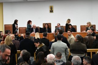 Ντροπιαστική «πρεμιέρα» στη δίκη των Τεμπών: Την 1η Απριλίου η επόμενη συνεδρίαση - Θύελλα αντιδράσεων