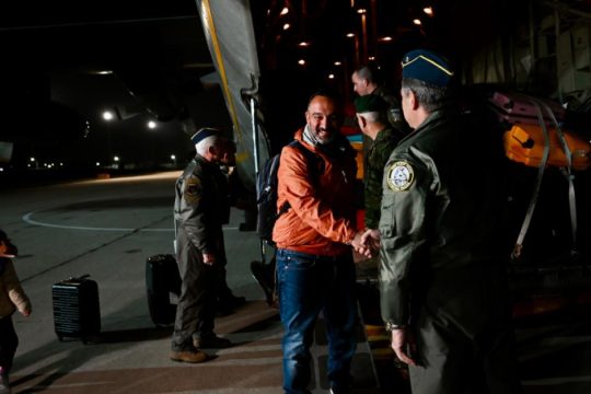 Επέστρεψαν 91 Έλληνες με C-130 από το Άμπου Ντάμπι