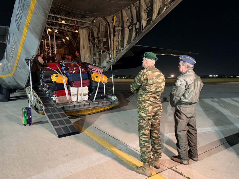 Επέστρεψαν 91 Έλληνες με C-130 από το Άμπου Ντάμπι
