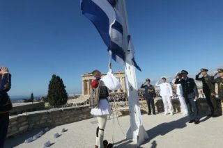 25η Μαρτίου: Από την Ακρόπολη ξεκίνησαν οι εορτασμοί - Οι κυκλοφοριακές ρυθμίσεις για τις παρελάσεις