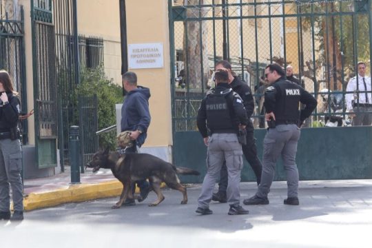 Στην Ευελπίδων οι 22 συλληφθέντες για την τεράστια απάτη των 31 εκατ. ευρώ [βίντεο]