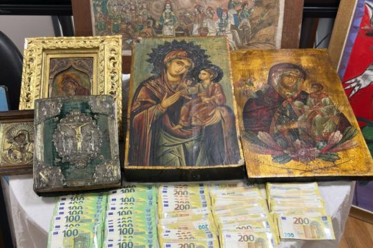 Για τέσσερα κακουργήματα απολογείται ο Γιώργος Τσαγκαράκης - Η γκαλερί, οι πίνακες και το Ευαγγέλιο