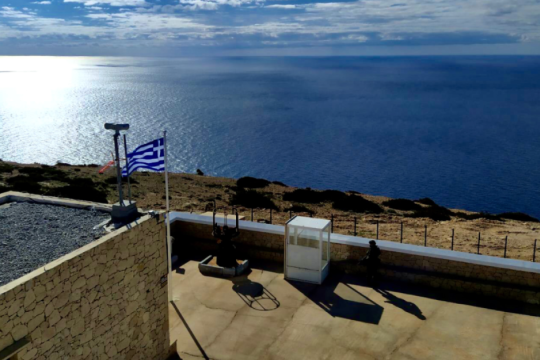 Εγκλωβισμένοι στη Γαύδο δεκάδες μαθητές και γονείς από τη Βούλα - Σκέφτονται να στείλουν... φρεγάτα