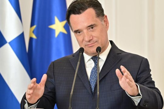 Ο Άδωνις κάνει μήνυση στον Λαζόπουλο και αγωγή στο Mega [βίντεο]