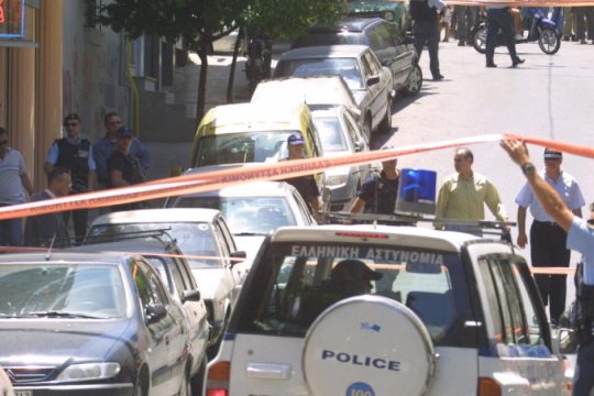 17Ν: Οι γκάφες της ΕΛ.ΑΣ. και η οργή των Αμερικανών – «Επεφταν σφαίρες και ο ταξιτζής μάζευε τις... εισπράξεις» [βίντεο]