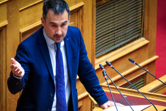 Χαρίτσης: Η κυβέρνηση υιοθετεί πλήρως το τραμπικό "drill baby drill"