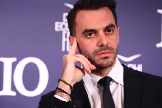 Από το «ποτέ με τη δεξιά» στο «παιδιά ψυχραιμία»: Το εσωκομματικό καρφί κατά του Μ. Χριστοδουλάκη