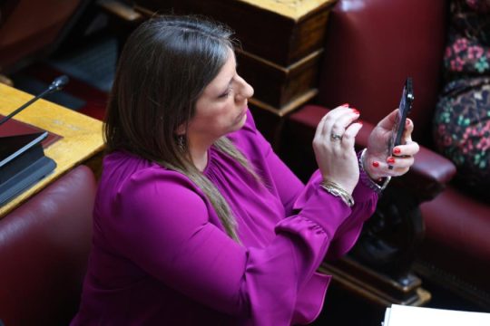 Ροντέο η Βουλή με Κωνσταντοπούλου, Λαζαρίδη, Μαρκόπουλο: Ο «γυμνοσάλιαγκας», η «ζήτουλας οργής» και η παρέμβαση Κακλαμάνη
