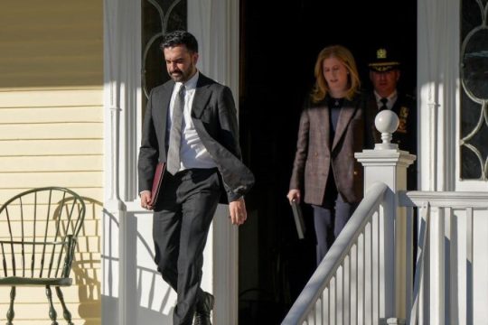 «Η Νέα Υόρκη δε θα ανεχθεί τη βία», λέει ο Μαμντάνι μετά τον εκρηκτικό μηχανισμό έξω από το σπίτι του