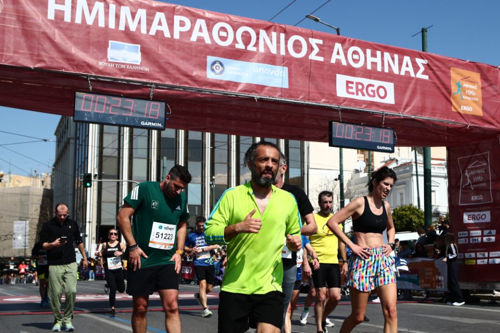 Ο ημιμαραθώνιος Αθηνών 2026 μέσα από 20 καρέ