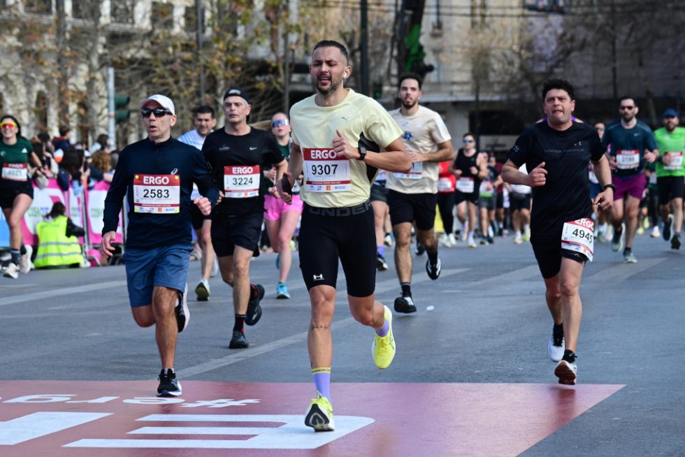 Ο ημιμαραθώνιος Αθηνών 2026 μέσα από 20 καρέ