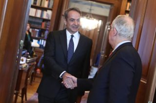 Συνάντηση Μητσοτάκη με Τασούλα τη Δευτέρα στο Προεδρικό Μέγαρο