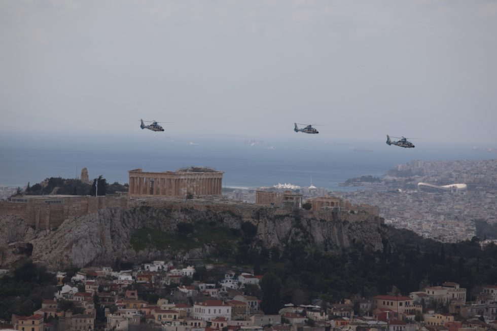 Με τα νέα οπλικά συστήματα η μεγάλη παρέλαση για την 25η Μαρτίου στο κέντρο της Αθήνας [εικόνες – βίντεο]