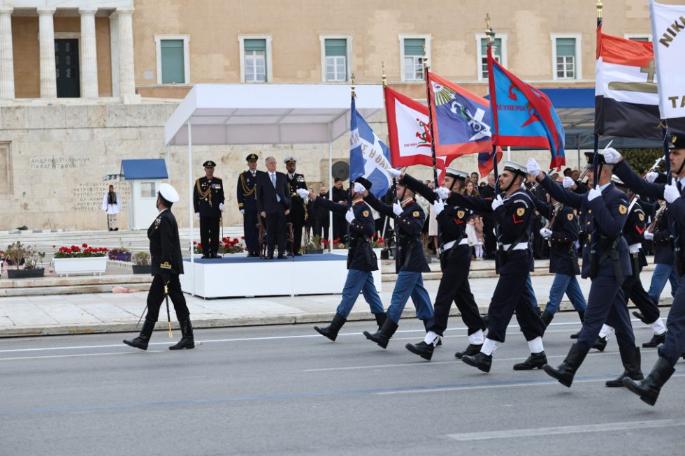 Με τα νέα οπλικά συστήματα η μεγάλη παρέλαση για την 25η Μαρτίου στο κέντρο της Αθήνας [εικόνες – βίντεο]