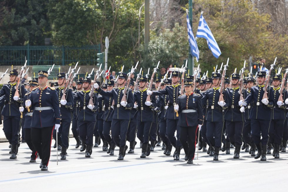 Με τα νέα οπλικά συστήματα η μεγάλη παρέλαση για την 25η Μαρτίου στο κέντρο της Αθήνας [εικόνες – βίντεο]