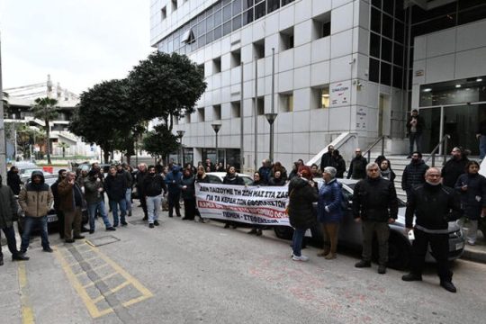 Συμβολικός αποκλεισμός από ΠΕΜΕΝ και ΣΤΕΦΕΝΣΩΝ στα γραφεία της Ένωσης Ελλήνων Εφοπλιστών