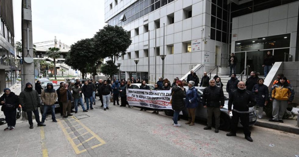 Συμβολικός αποκλεισμός από ΠΕΜΕΝ και ΣΤΕΦΕΝΣΩΝ στα γραφεία της Ένωσης Ελλήνων Εφοπλιστών