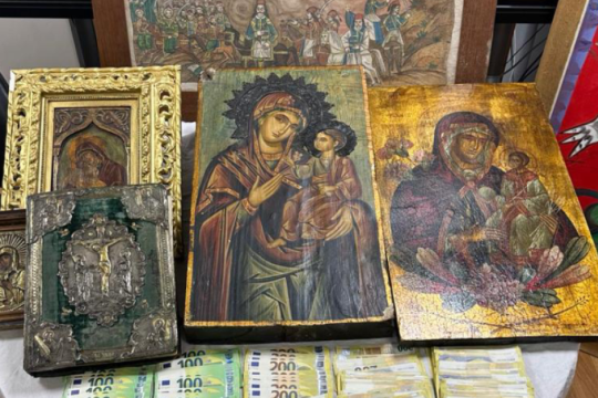 Συνελήφθη υπάλληλος της γκαλερί Τσαγκαράκη - Πλαστοί σχεδόν όλοι οι πίνακες [εικόνες + βίντεο]