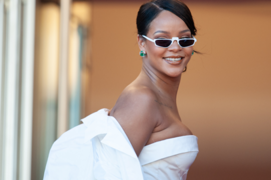 «Μας πυροβολούν!»: H στιγμή που η Rihanna δέχεται πυρά στο Μπέβερλι Χιλς