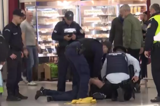 Επεισόδιο στο Ελ. Βενιζέλος: Συνελήφθη άνδρας που κρατούσε ισραηλινή σημαία [βίντεο]