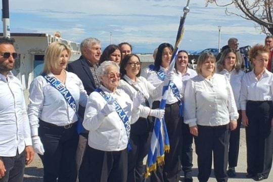25η Μαρτίου: Μαθήτρια ετών 82 παρέλασε στη Ρόδο - Η κυρία Σοφία του Εσπερινού ΕΠΑΛ