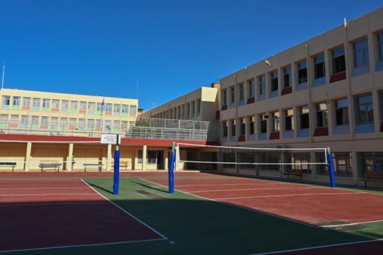 Συνελήφθησαν τρεις μαθητές για... έκρηξη σε προαύλιο σχολείου στο Ηράκλειο