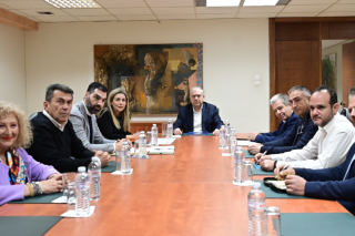 «Φρένο» στις απεργίες των βενζινοπωλών μετά τη συνάντηση με Θεοδωρικάκο - Παραμένει το πλαφόν