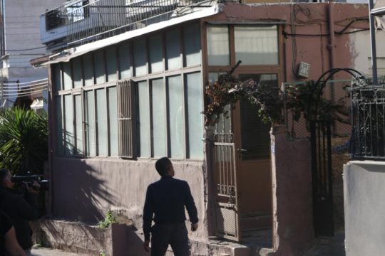 Θεσσαλονίκη: Νεκρή 59χρονη μέσα στο σπίτι της - Εντοπίστηκε με μια ζώνη στο λαιμό [βίντεο]