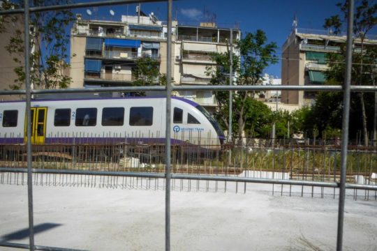 Αποκαταστάθηκε η κυκλοφορία στα τρένα μετά τη πυρκαγιά στη Λιοσίων - Σταδιακή ομαλοποίηση των δρομολογίων