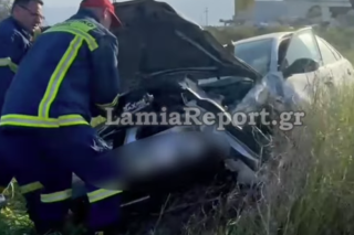 Λαμία: Νεκρή 27χρονη μητέρα τριών παιδιών από μετωπική σύγκρουση οχημάτων [βίντεο]