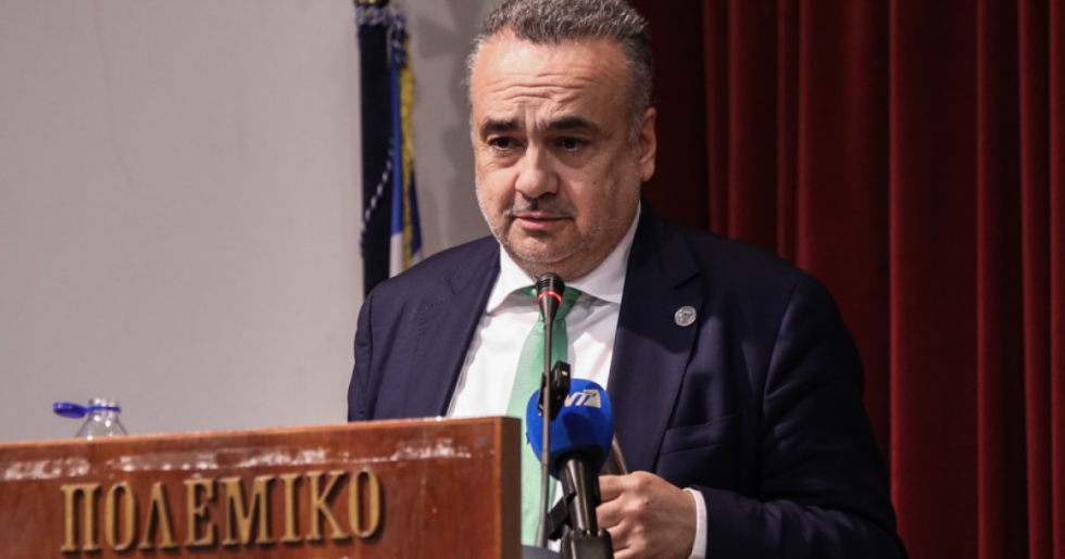 Βερβεσός κατά Σεβαστίδη: «Εμφανίστηκε με τηλεοπτικό διάγγελμα, ως ηγέτης μεγάλου κράτους»