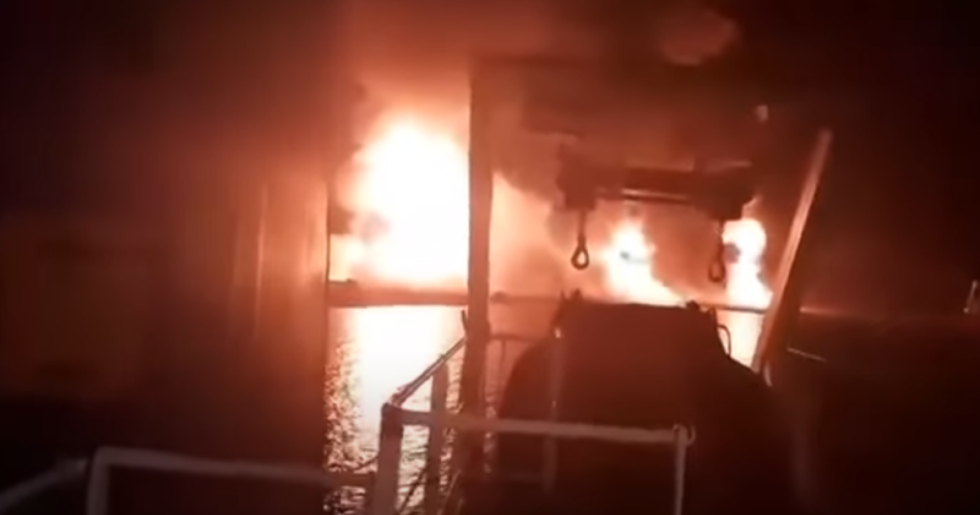 Συγκλονιστικό βίντεο από ελληνόκτητο πλοίο στον Περσικό Κόλπο - Κραυγή αγωνίας από τους Έλληνες ναύτες