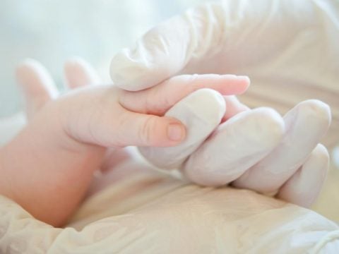 Στον εισαγγελέα η υπόθεση του τραυματισμένου βρέφους στην Ηλεία - Σοκαριστική η κατάστασή του