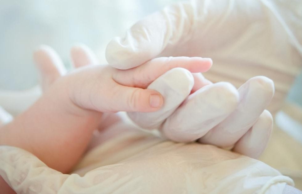 Στον εισαγγελέα η υπόθεση του τραυματισμένου βρέφους στην Ηλεία - Σοκαριστική η κατάστασή του