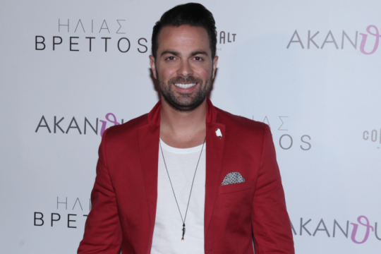 Θύμα ξυλοδαρμού ο Ηλίας Βρεττός στην Κύπρο - Θαμώνας νυχτερινού μαγαζιού επιτέθηκε στην ορχήστρα