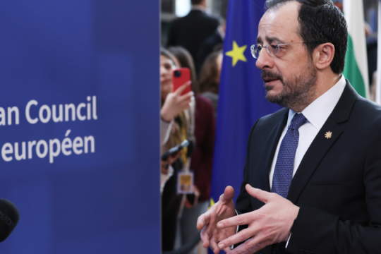 Πακέτο 8 μέτρων στην Κύπρο: Μηδενικός ΦΠΑ, μείωση ΕΦΚ καυσίμων, επιδότηση 30% σε εργαζόμενους τουρισμού