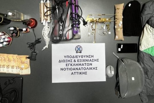 «Ρήμαζαν» καταστήματα στα Νότια Προάστια με λεία άνω των 7.400 ευρώ [βίντεο]