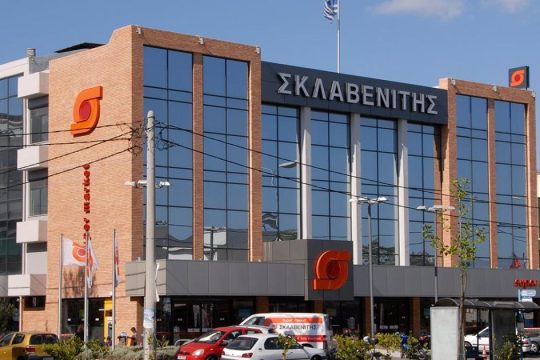 Νέες αυξήσεις μισθών από Σκλαβενίτη: Κατώτατος 1.000 ευρώ και 1.110 για έγγαμο με δύο χρόνια προϋπηρεσία