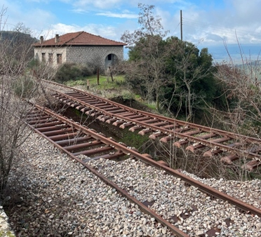 Μεταπολεμικό κτήριο για τις ανάγκες του σταθμού. | υπουργείο Πολιτισμού