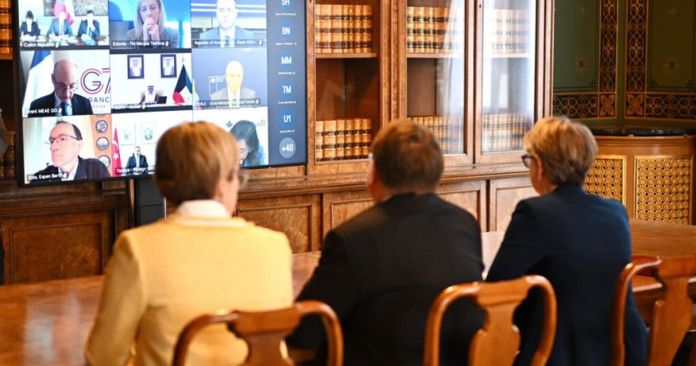 Η Ελλάδα μπαίνει στο «μπλοκ των 33»