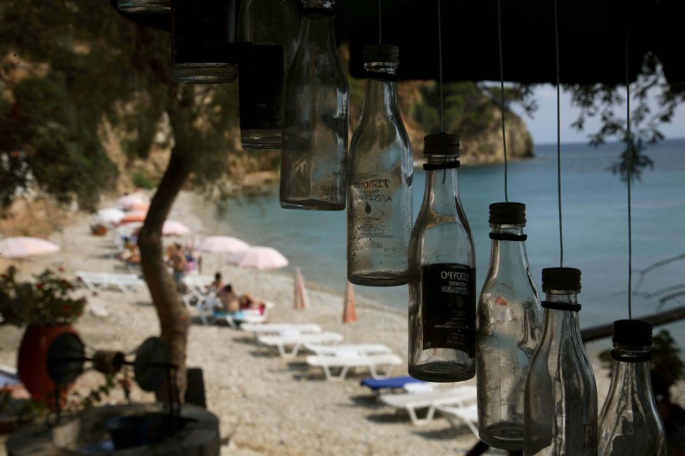 Ποιες νέες αγορές κερδίζει το ούζο: Η Γερμανία κορυφαίος προορισμός, πού αυξήθηκαν οι εξαγωγές