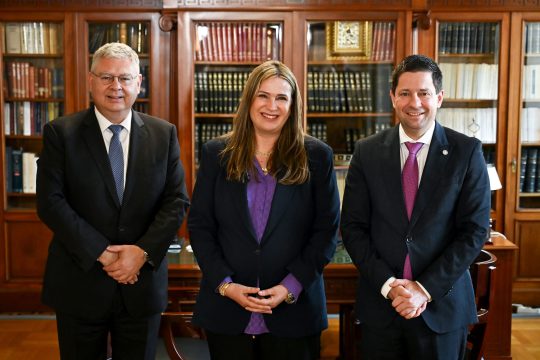 HELLENiQ ENERGY: Υπογράφει την αναβάθμιση στις φοιτητικές Εστίες του ΕΚΠΑ