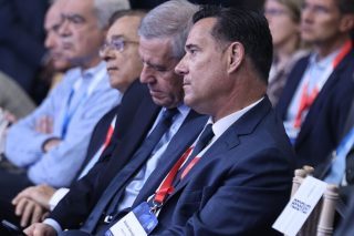 Χαμένοι στη μετάφραση οι «γαλάζιοι» βουλευτές