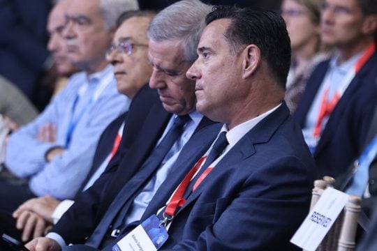 Χαμένοι στη μετάφραση οι «γαλάζιοι» βουλευτές